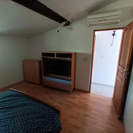 De La Carquette Apartment Meynes