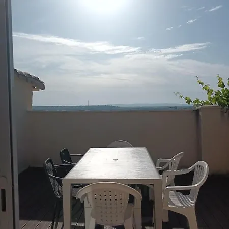 De La Carquette Apartment *
