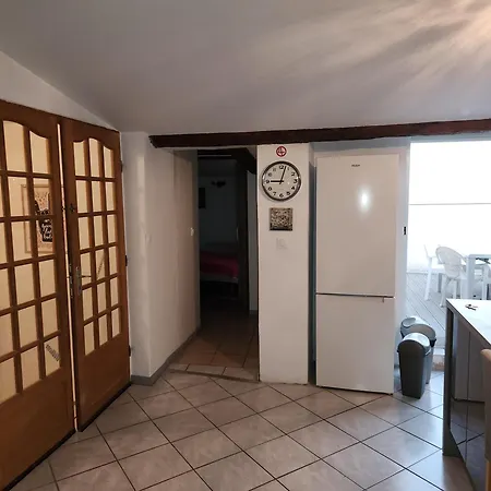 De La Carquette Apartment